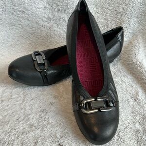 Munro Black Ballet Flats Leather & Patent Trim Gun Metal Hardware 10M LIKE NEW